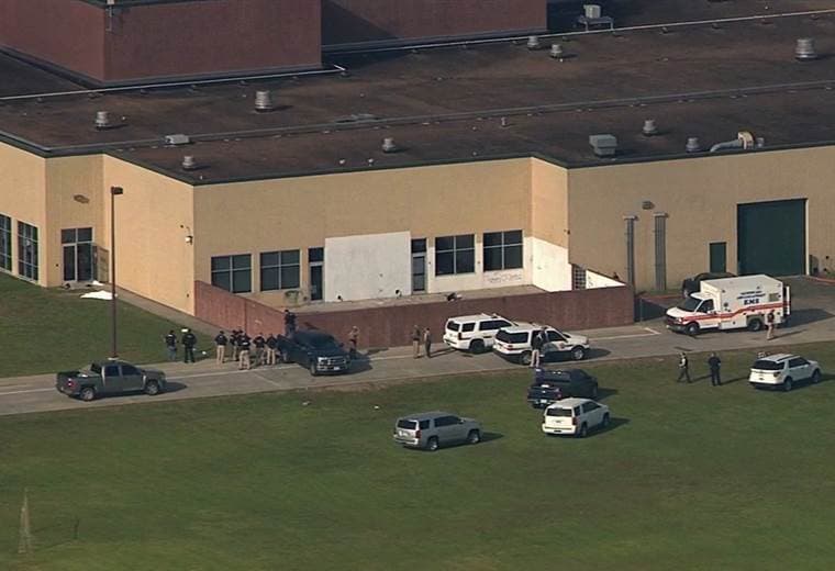 Diez muertos y diez heridos en tiroteo en escuela de Texas, informan autoridades locales