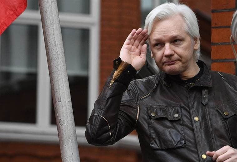 Suspenden hasta mayo juicio sobre la extradición de Assange a Estados Unidos