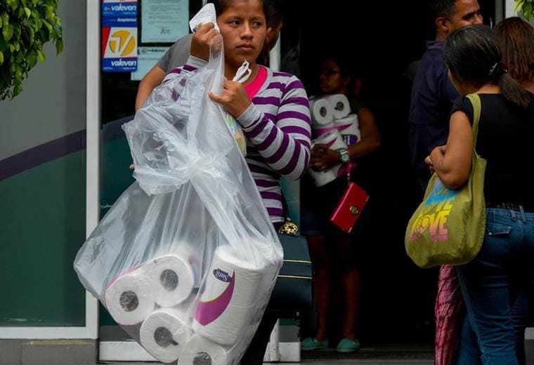 ¿Qué se puede comprar con nuevo salario mínimo en Venezuela (y comparado con el resto de la región)