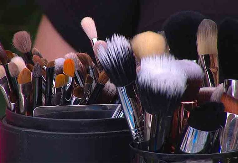 Aprenda a limpiar bien las brochas y esponjas de su maquillaje