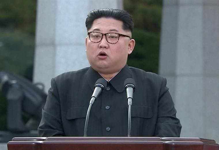 Líder norcoreano Kim Jong Un estaría delicado tras cirugía, según CNN