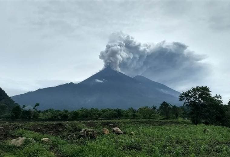 Guatemala vigila nuevo incremento eruptivo del volcán de Fuego