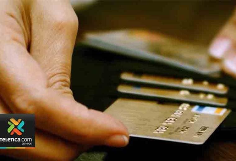 ¿Están los bancos siendo irresponsables con la promoción de tarjetas de crédito?