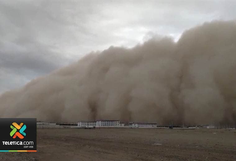 Espectacular tormenta de arena envolvió la ciudad china de Golmud