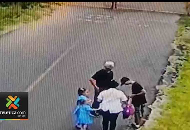 Sujetos asaltan a una madre que caminaba con 2 niñas que iban al kínder en Desamparados