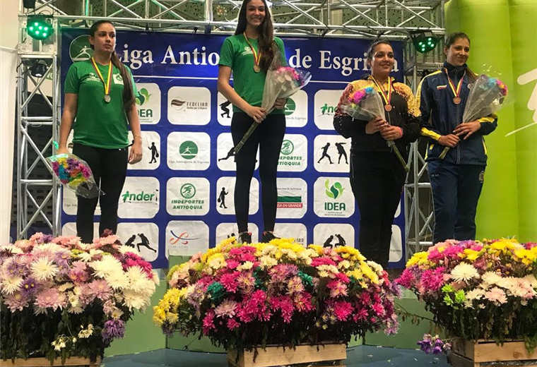 Esgrimista Karina Dyner gana dos medallas de oro en Colombia