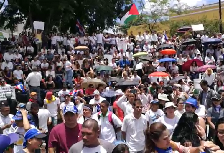Decenas de costarricenses y nicaragüenses marcharon en San José contra la xenofobia