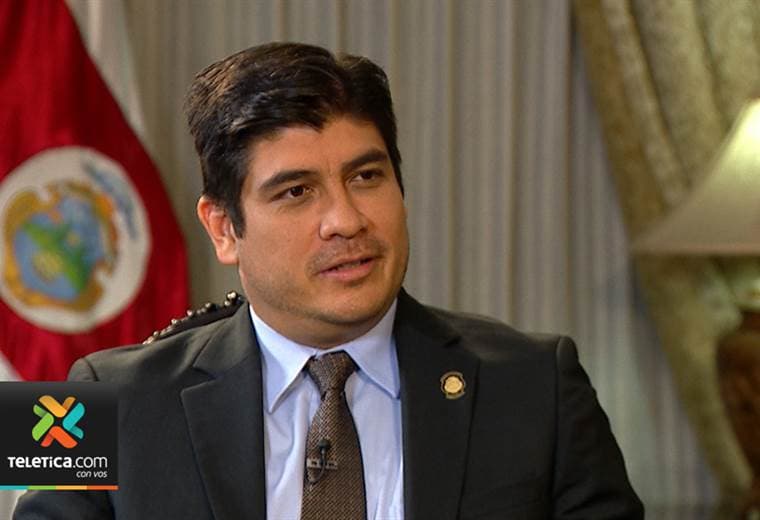 Entrevista: Presidente Carlos Alvarado, el plan fiscal y su peor error en primeros 100 días