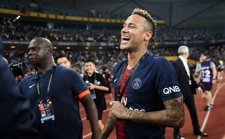 Neymar suspendido tres partidos de Champions por 'insultos' a árbitro