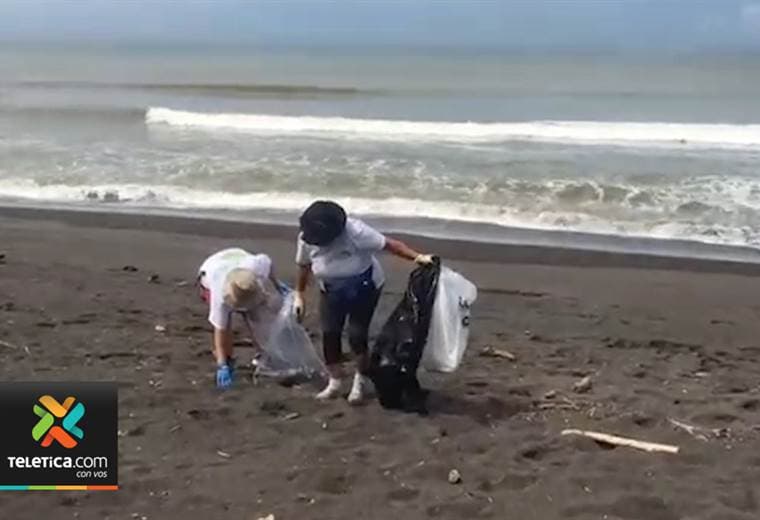 Decenas de voluntarios recogieron más de una tonelada de desechos en playa Guacalillo