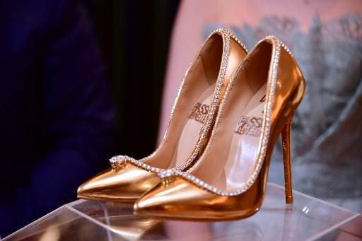 Dubái pone en venta un par de zapatos de $17 millones
