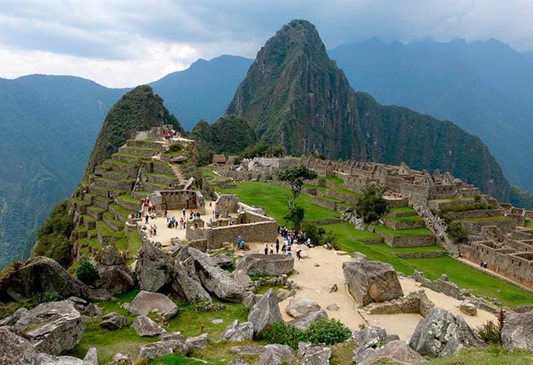 Machu Picchu recibe visitantes tras cierres por protestas