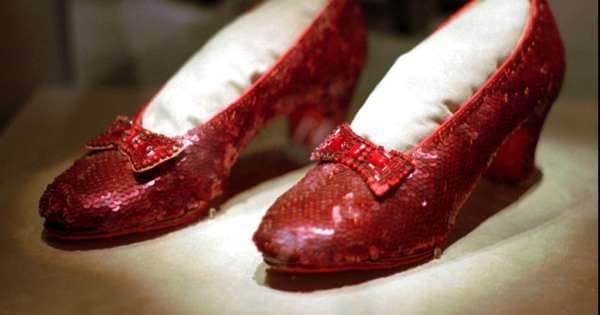 El FBI recupera los zapatos de "El Mago de Oz" robados hace 13 años
