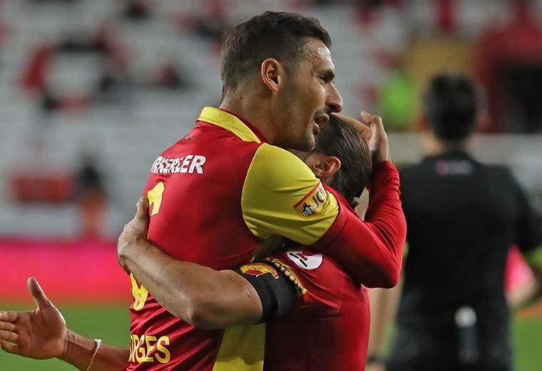 Celso Borges celebra un gol con el Göstepe de Turquía.|Celso Borges