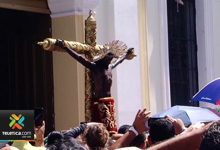 Vecinos de Alajuelita celebraron con procesión el día de Santo Cristo de Esquipulas