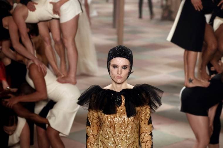 Dior sale en defensa de los desfiles de moda