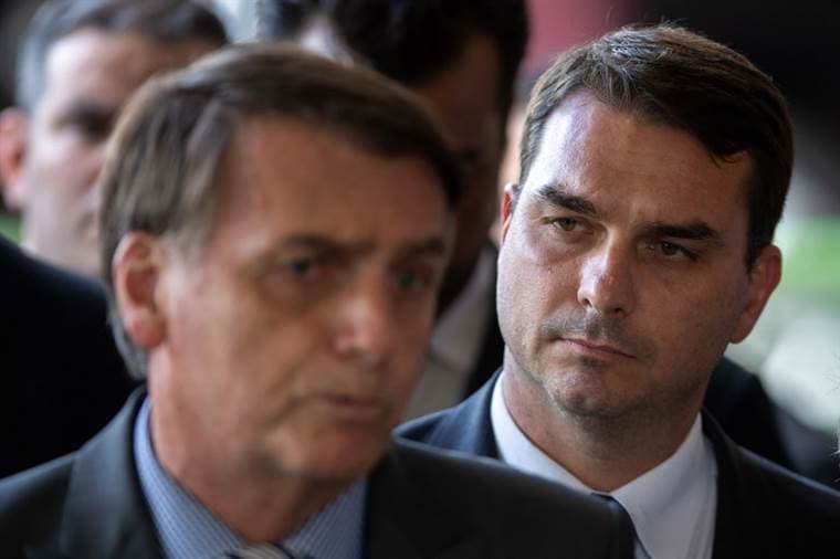 "Si [mi hijo] cometió un error, tendrá que pagar", afirma Bolsonaro