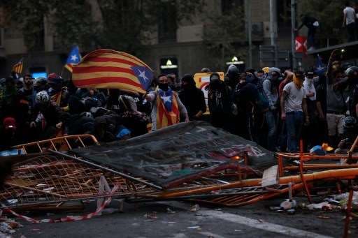 Enorme manifestación en Cataluña contra condena a los líderes independentistas