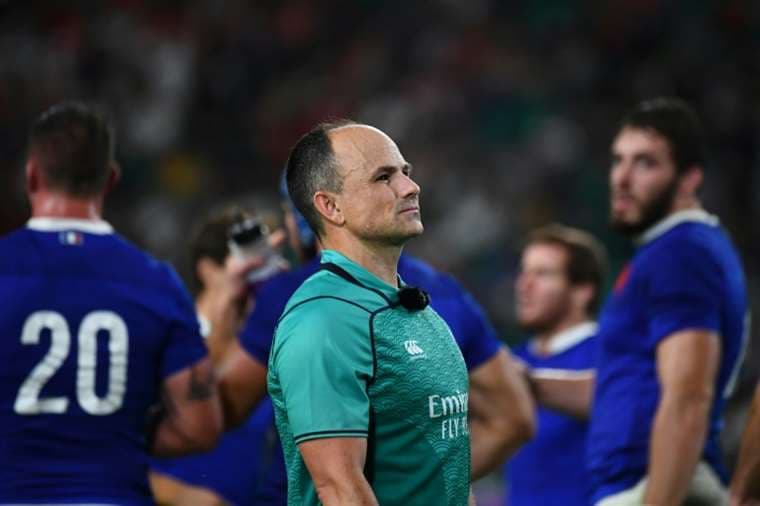 World Rugby quiere "establecer los hechos" de la foto de árbitro imitando codazo del Gales-Francia
