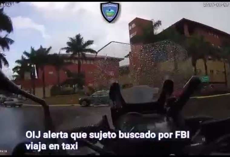 Video muestra como Policía Municipal de Escazú detuvo a presunto criminal requerido por el FBI 