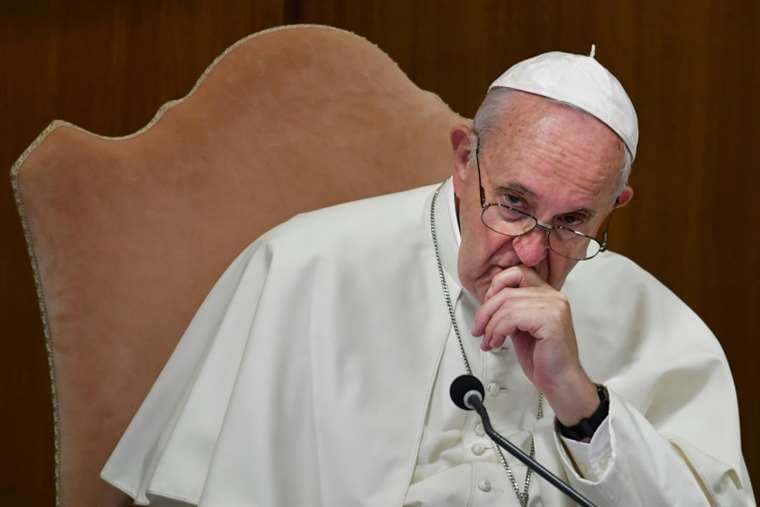 Papa Francisco bromea con una monja: '¡No me muerdas!'