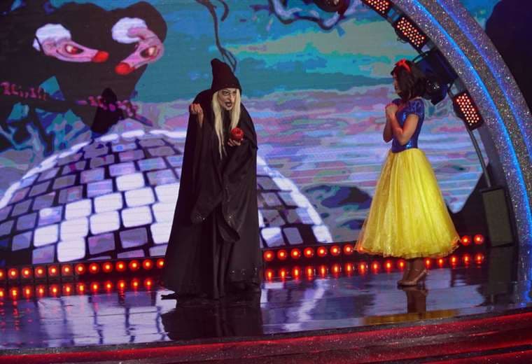 Víctor Carvajal interpretó la bruja de Blancanieves al inicio del Ojo de Dancing