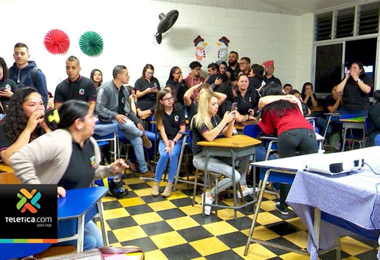 Estudiantes del Cindea de Alajuelita lograron una promoción perfecta en el bachillerato