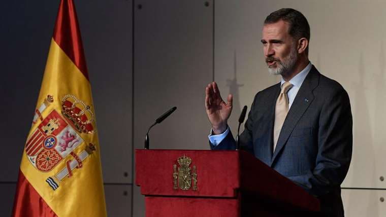 Miles de independentistas repudian visita del rey de España a Barcelona