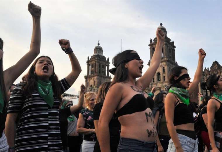 "El violador eres tú": el potente himno feminista nacido en Chile que resuena en México, Colombia, Francia, España y Costa Rica
