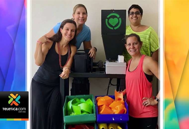 Cuatro mujeres emprendedoras crearon empresa que hace adornos para el hogar con plástico reciclado