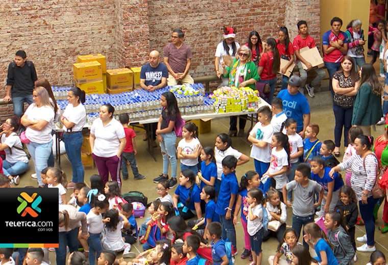 1.000 niños de escasos recursos disfrutaron de una fiesta navideña en el Museo de los Niños