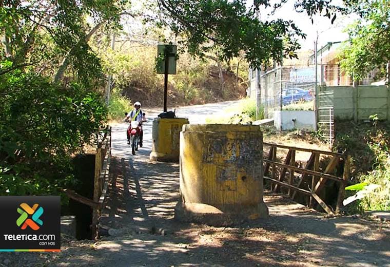 Vecinos de El Roble de Alajuela siguen esperando la construcción de un puente nuevo