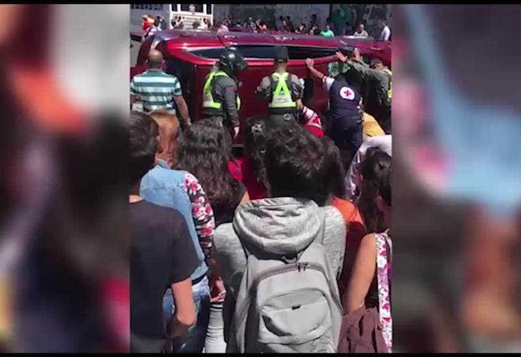 Dos personas resultaron heridas tras vuelco de un vehículo en Cartago
