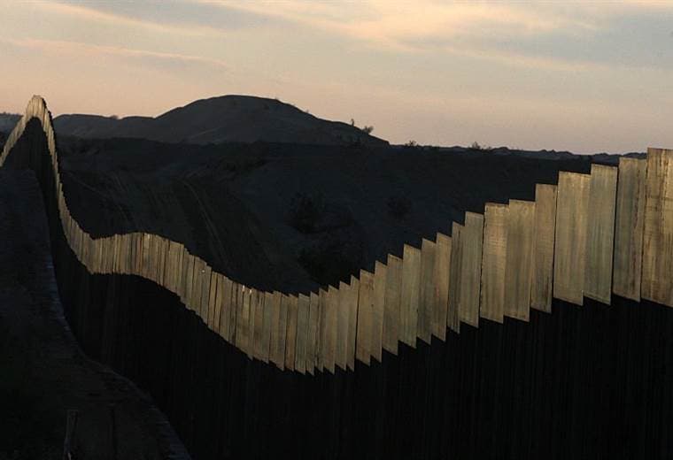Pentágono autoriza US$1.000 millones para la valla fronteriza entre Estados Unidos y México