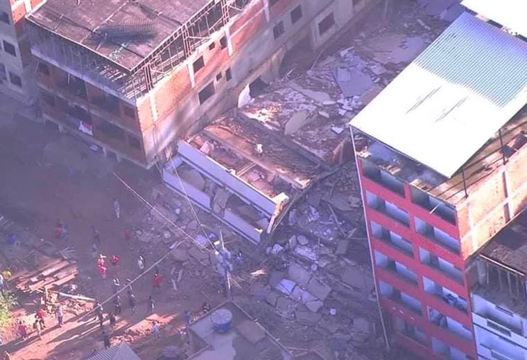 Siete muertos y 17 desaparecidos tras derrumbe de edificios en Rio de Janeiro