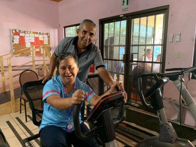 Centro de atención a personas con discapacidad en Orotina reciben equipamiento por parte de IMAS