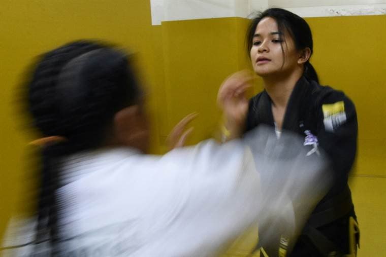 Una campeona filipina de 'jiu-jitsu' combate contra la pederastia