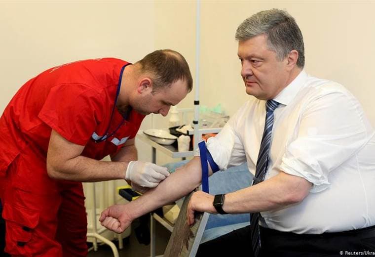 Presidente ucraniano y su rival se someten a test de drogas