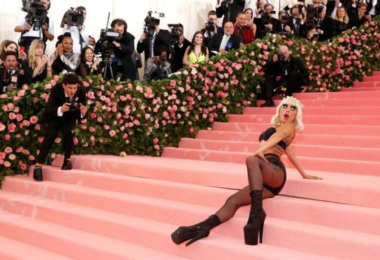 Met Gala 2019: Lady Gaga se roba las miradas en la "competencia" de exageraciones en New York