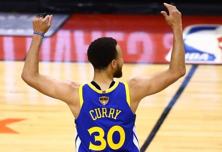 Curry neutraliza a Cavaliers con 40 puntos y nueve triples