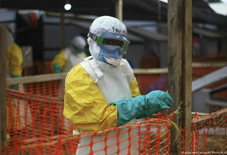 Ébola se extiende a Uganda, donde murió un niño de cinco años