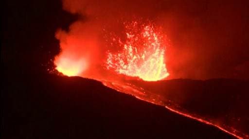 Volcán Etna entra de nuevo en erupción en Italia