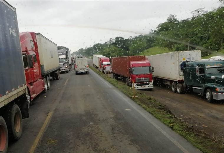Exportadores dicen que tienen 1.000 contenedores detenidos en Limón por bloqueos