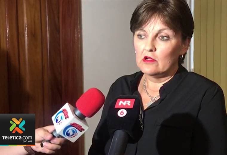 Diputados piden la renuncia de Patricia Vega, presidente del PANI