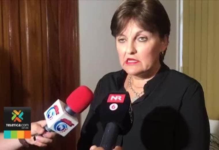 Diputados piden la renuncia de Patricia Vega, presidente del PANI