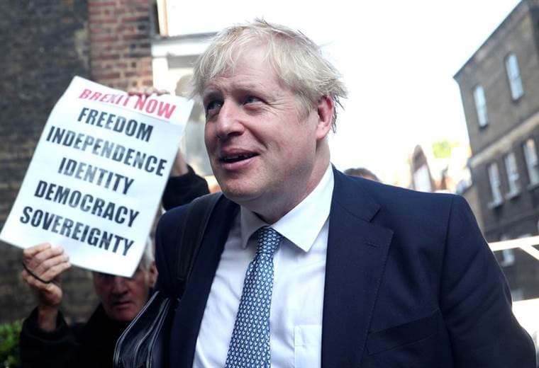 Ocho candidatos compiten para sustituir a Johnson como primer ministro británico