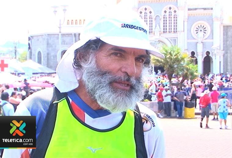 Romero rompió el récord de 7.000 km recorridos para llegar a la basílica a visitar a La Negrita