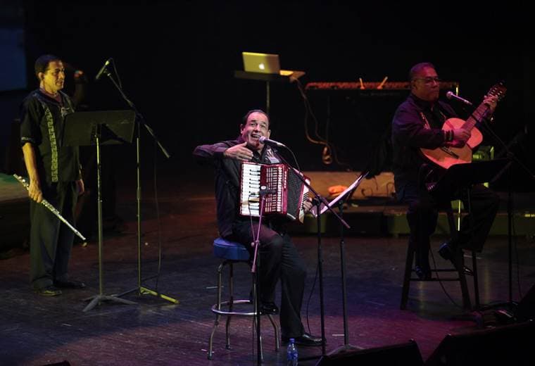 El cantautor nicaragüense Carlos Mejía Godoy en concierto, en el Teatro Rubén Darío. Foto: Carlos Herrera | Confidencial 