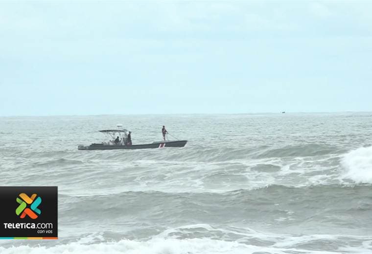 Rescatistas continúan búsqueda de un adolescente que se ahogó en playa Bandera