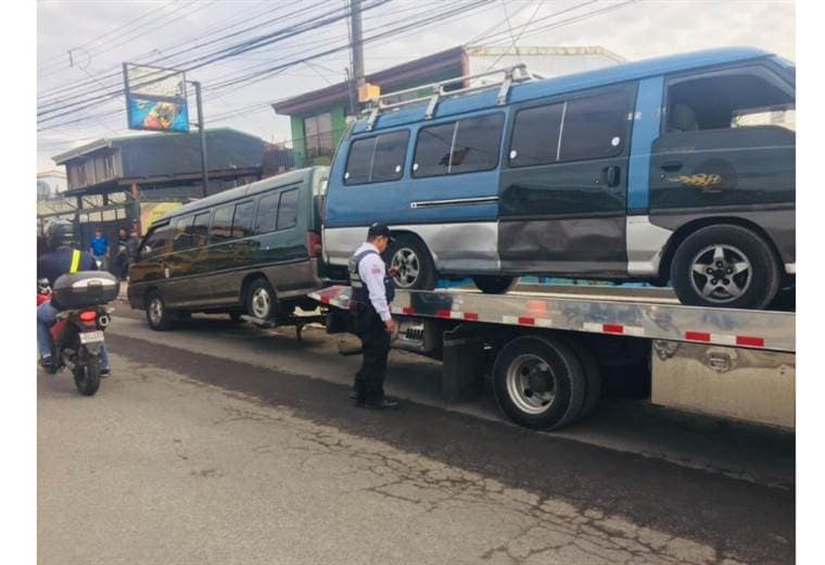 Autoridades decomisan automóviles y microbuses en operativo “anti pirata” en Pavas